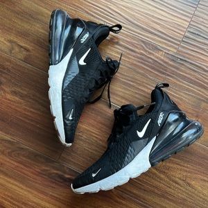 NIKE ✨ 270